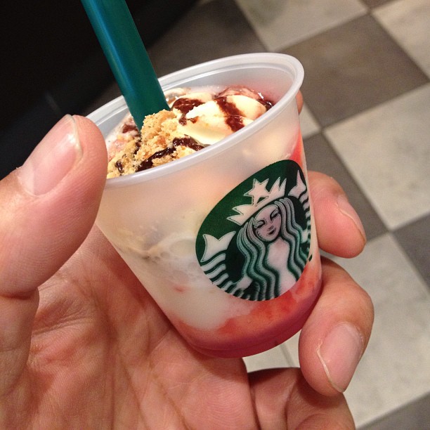 JP_Starbucks_Free_food_sample_in_2013